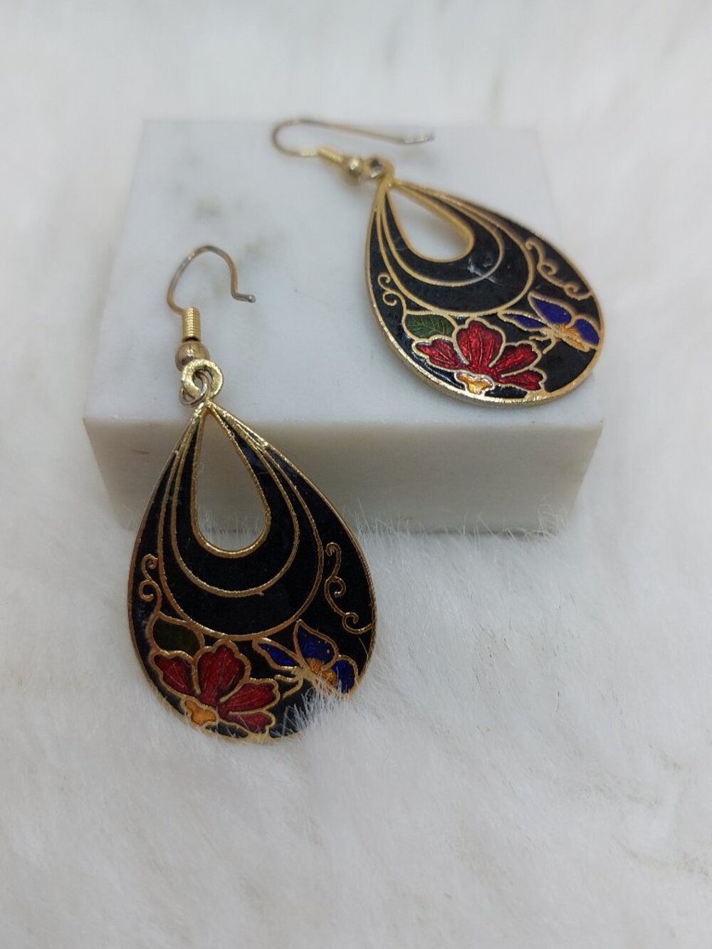 Vintage Cloisonné Dangle Earrings Floral Design Black Enamel Gold-tone Accents E
